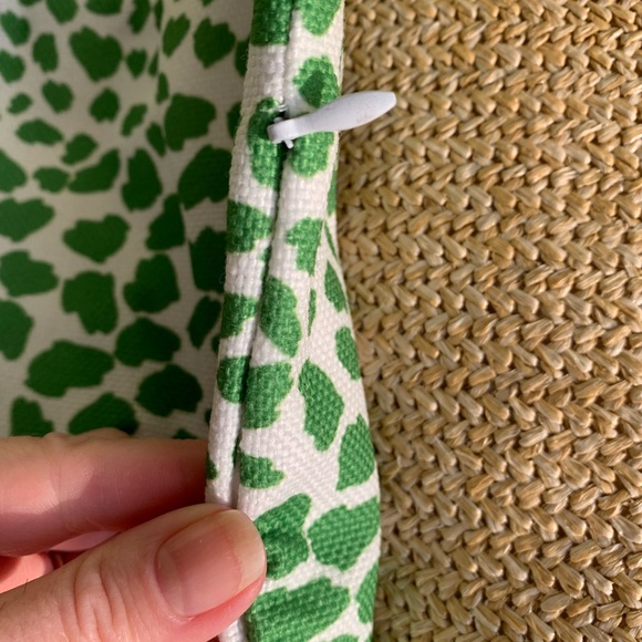 Pillow cover 15.5 inch square green and white animal print - Picture 2 of 2